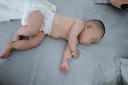 巴音郭楞几个月宝宝会抬头